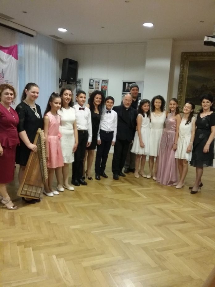Lusine-Arakelyan-with-students-696x929