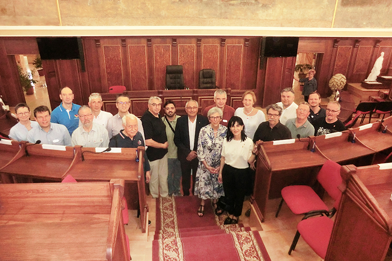 Ars Musica members with Alexan Ter-Minasyan, Muriel Mirak-Weissbach, and Deputy Mayor Sanoyan in center, City Council