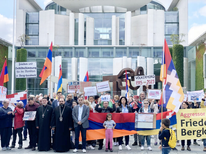 Germans, Armenians to Olaf Scholz: Stop Genocide!