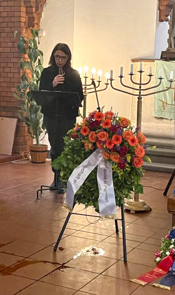 Bea Ehlers-Kerbekian reads eye-witness accounts